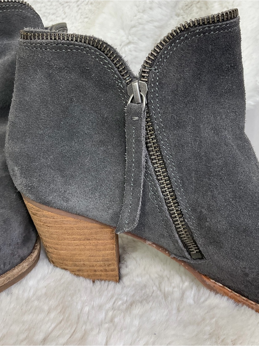 Dolce Vita Twin Zip Gray Suede Stacked Heel Ankle Booties Size 10 - Picture 11 of 14